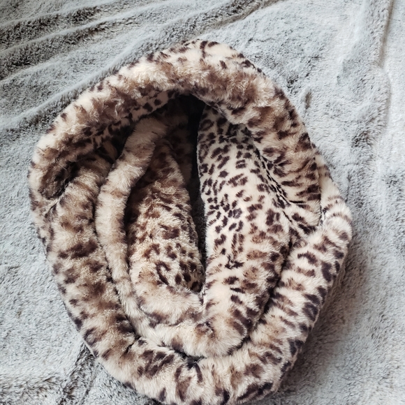 Loft Animal Print Scarf - Picture 2 of 8